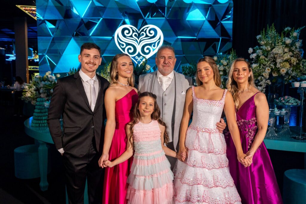 Sofia Schaadt comemora seus 15 anos em grande estilo