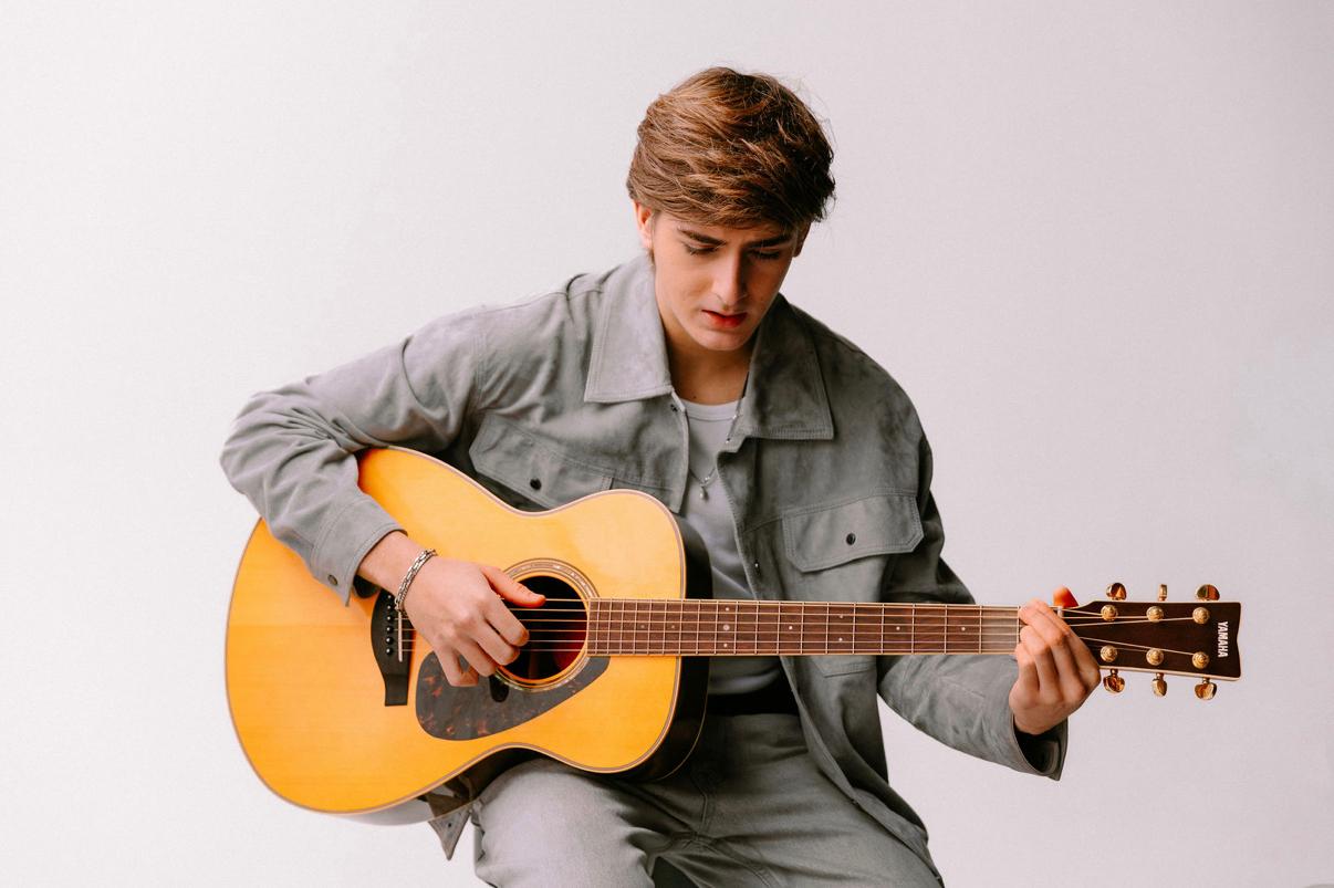 Sam Sabbá lança o clipe “Silêncio que Fala” – um mergulho profundo nas emoções não ditas