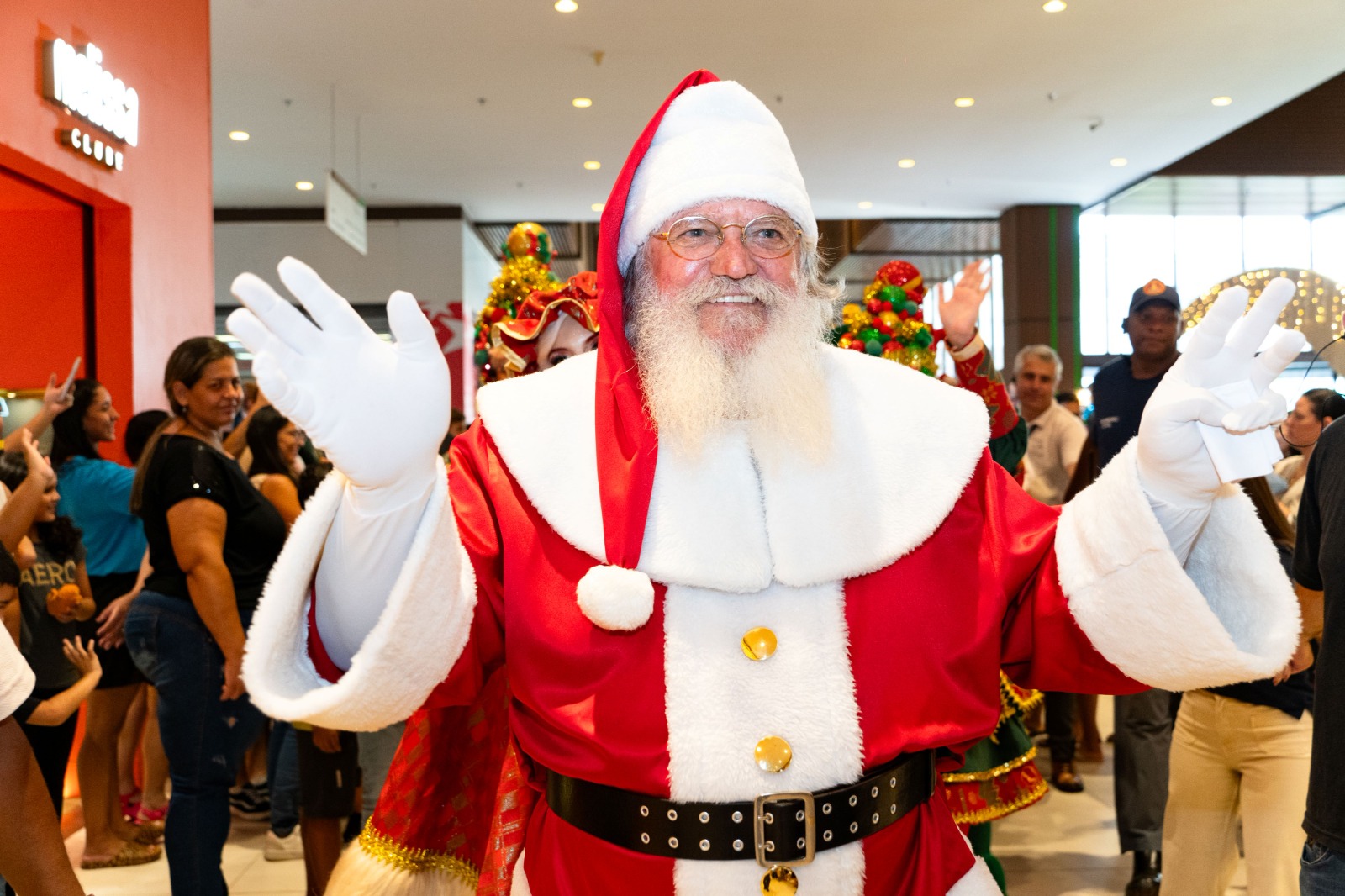 Franca Shopping recebe Papai Noel e inaugura decoração de Natal neste domingo