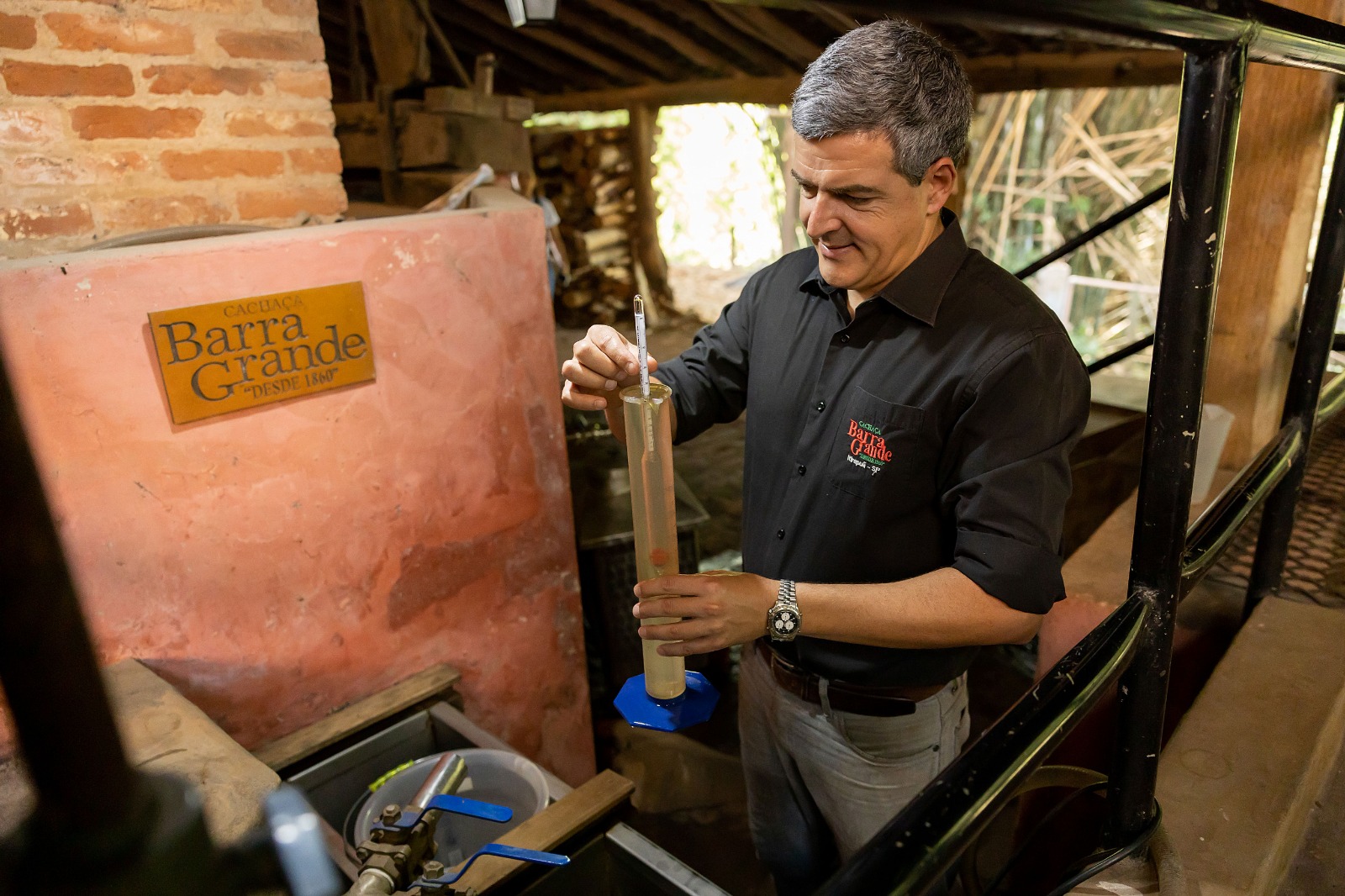 Cachaça Barra Grande de Itirapuã utiliza um rigoroso processo para garantir qualidade e segurança em suas bebidas