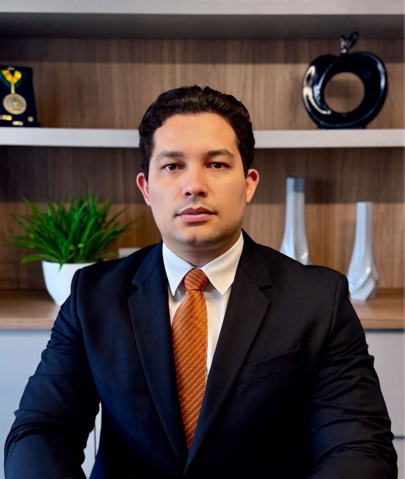 Escritório Naide Wolut obtém suspensão de leilão e alerta para riscos em arrematações imobiliárias