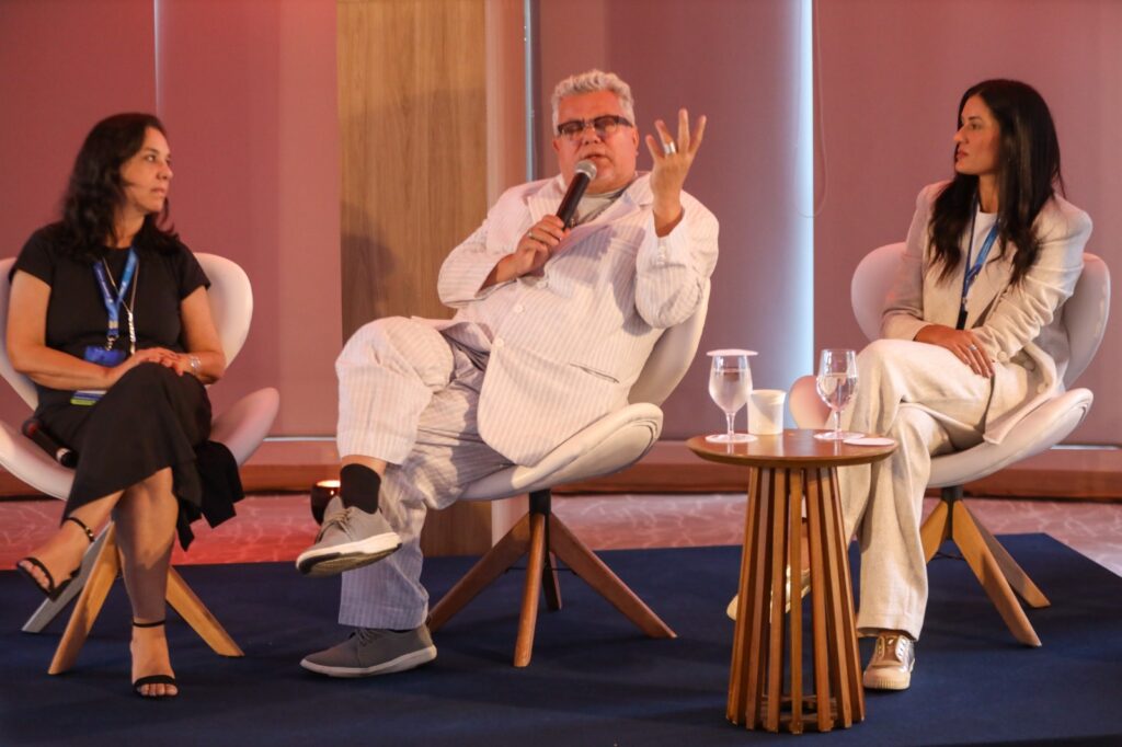 Painel debate o carnaval e a agenda cultural de promoção internacional durante o Apresenta Summit 2025