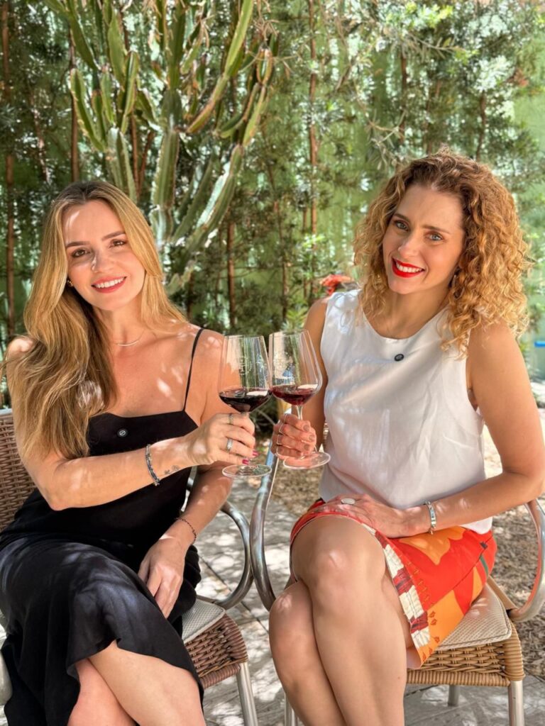 Empresárias promovem experiência sensorial inédita que une vinho, mindfulness e soundhealing em Goiânia