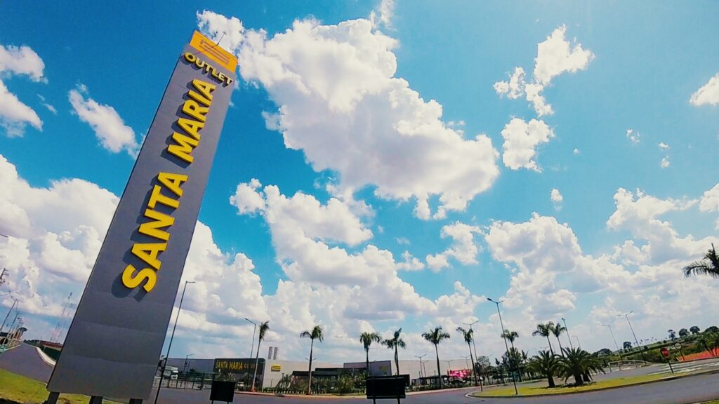 Santa Maria Outlet completa um ano com alta ocupação, expansão do mix e fluxo crescente de visitantes