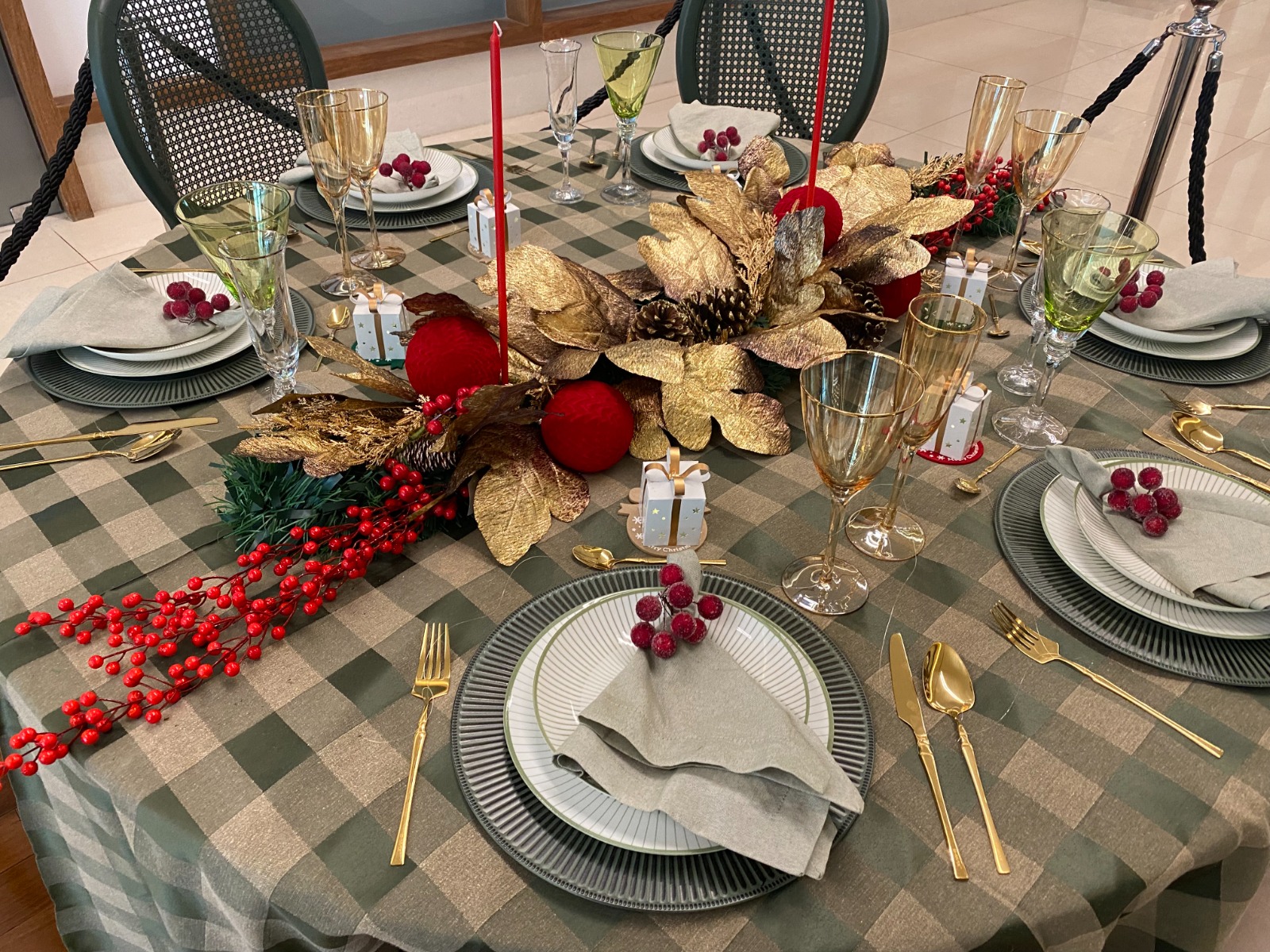 Mesa posta que encanta: Black Tie apresenta tendências de decoração para o Natal na Mostra do RibeirãoShopping