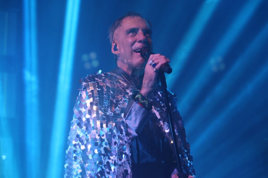 <p>O cantor Arnaldo Antunes foi o grande destaque do último dia do POW Festival, com clássicos da carreira e músicas do novo álbum<br />
Crédito: Rafael Cautella</p>