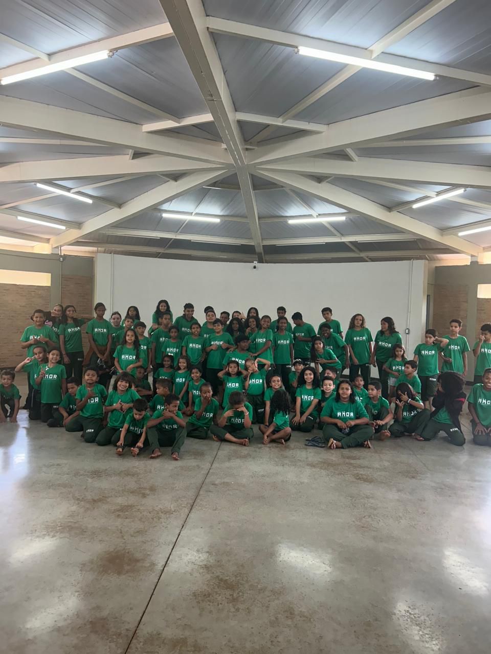 Hospital Santa Helena mobiliza corrente solidária para transformar início do ano letivo de crianças em vulnerabilidade