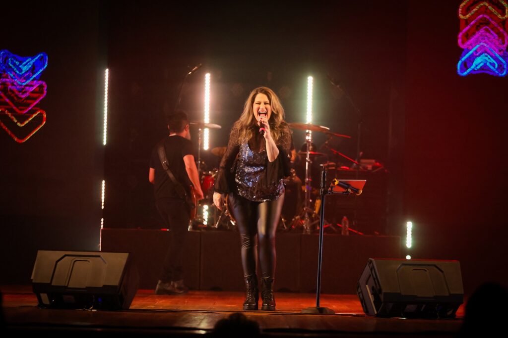 Somos Tão Jovens encerra 2025 com tributo a Rita Lee e Renato Russo