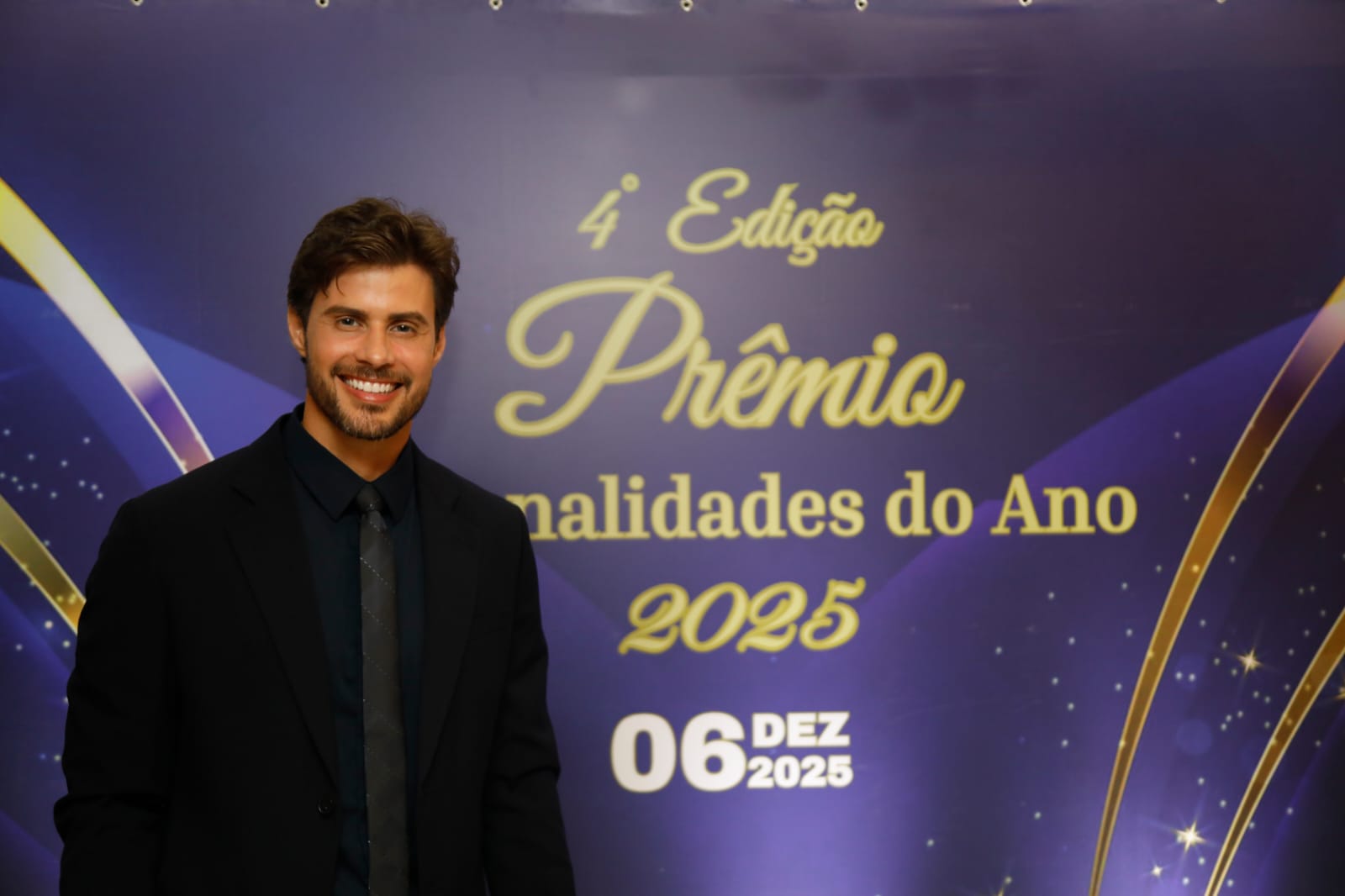 Mister Brasil Rodrigo D’Soni é homenageado no Prêmio Personalidades do Ano 2025, em Balneário Camboriú