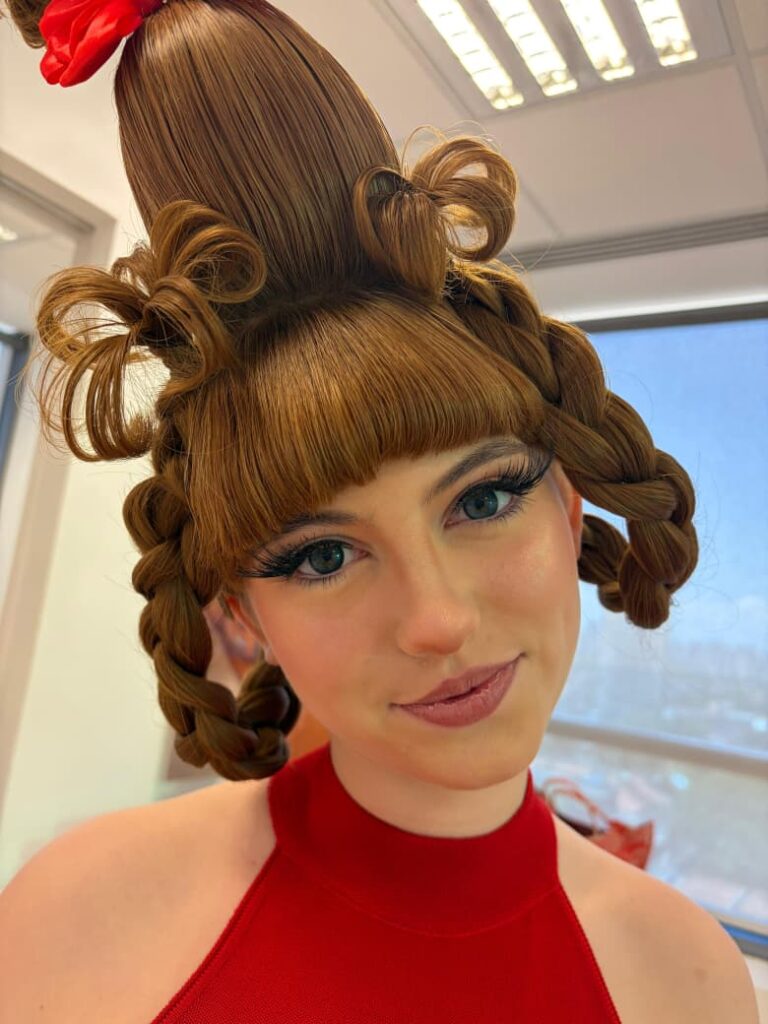 Lorena Queiroz encarna Cindy Lou em vídeo natalino