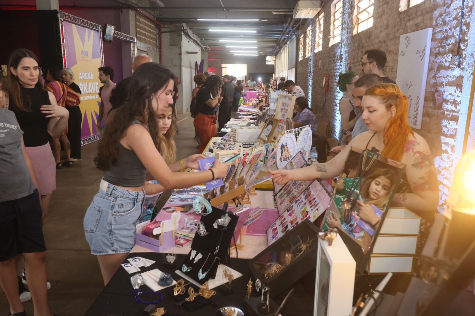 Feira criativa reúne produção autoral, cultura pop e sustentabilidade no POW Festival
