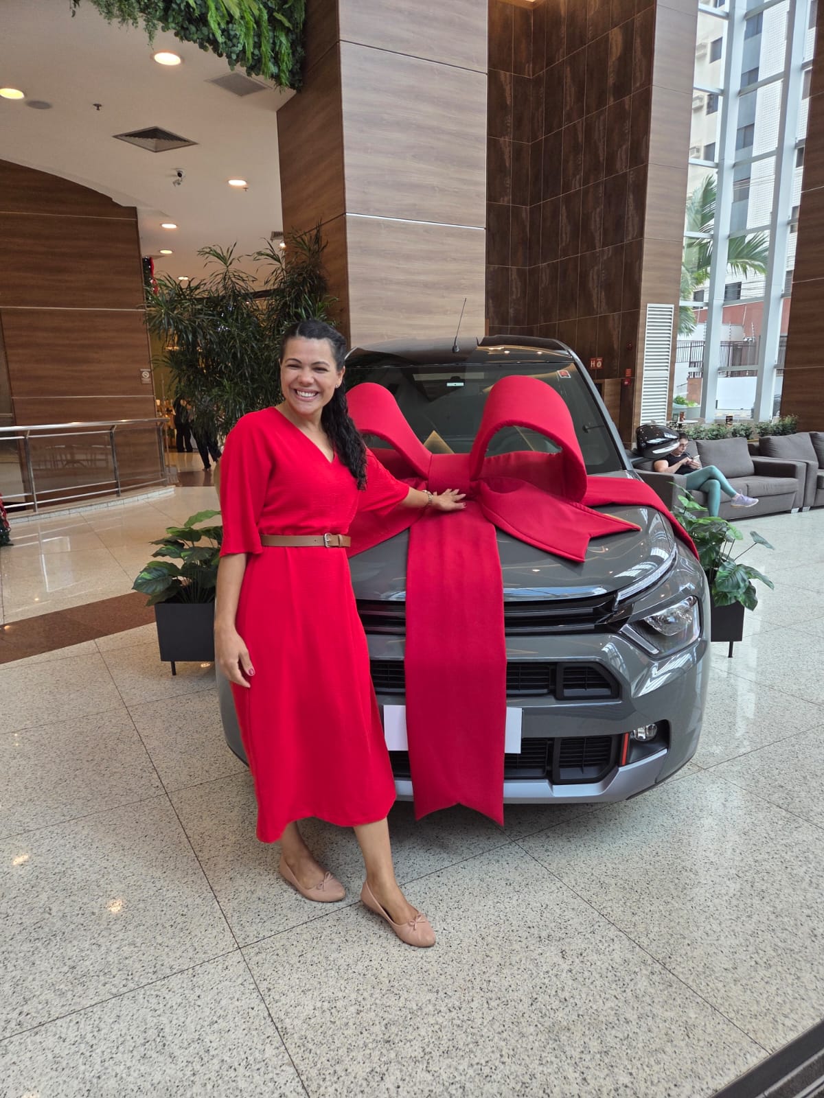 Campanha de Natal do ShoppingSantaÚrsula tem cliente de Ribeirão Preto premiada com SUV 0km