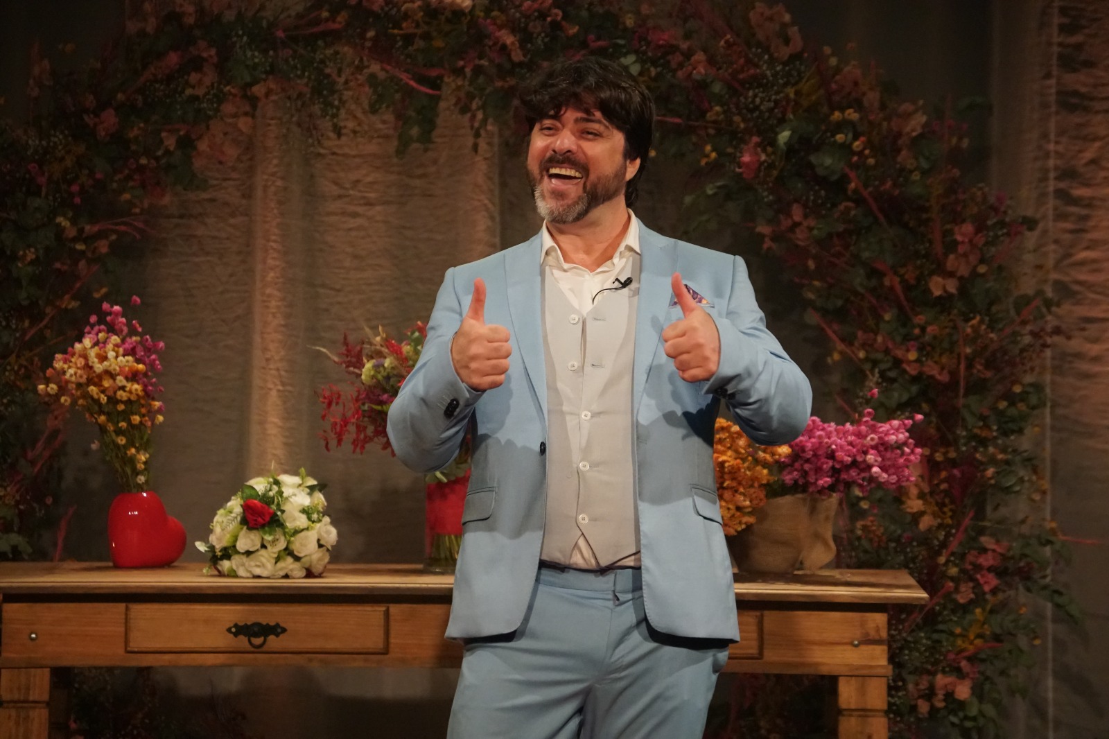 Comédia de sucesso nacional chega à Ribeirão Preto com Carlos Simões