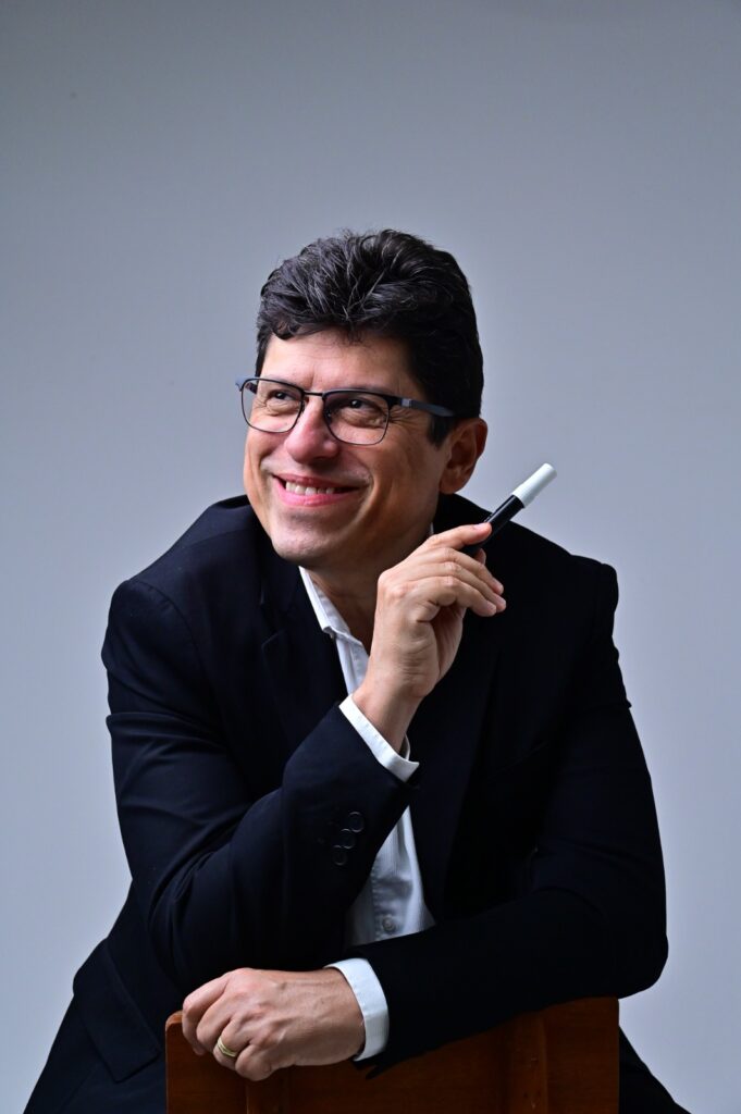 Goiano Christie Queiroz celebra aniversário e Dia do Quadrinho Nacional como único Mestre vitalício do Quadrinho Nacional em Goiás