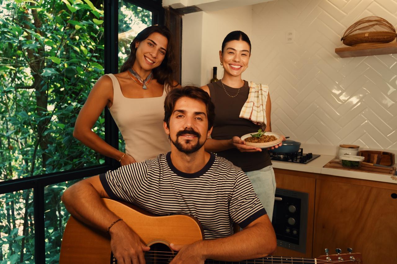 Gabriel Gonti recebe Michele Ykegaya em novo episódio de “Se essa música fosse um prato, qual seria?