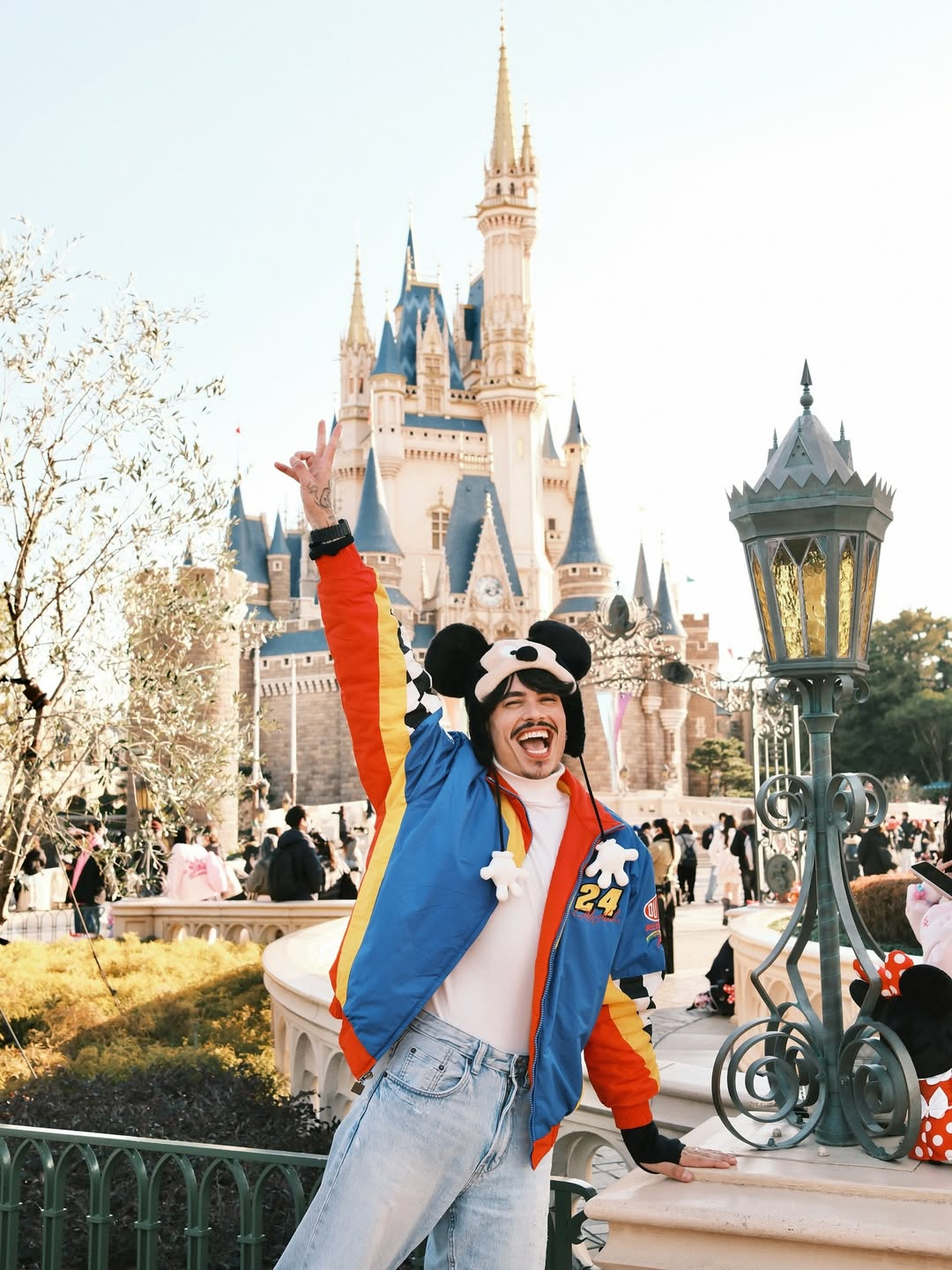 Bomtalvão curte férias no Japão e compartilha experiências culturais nasredes