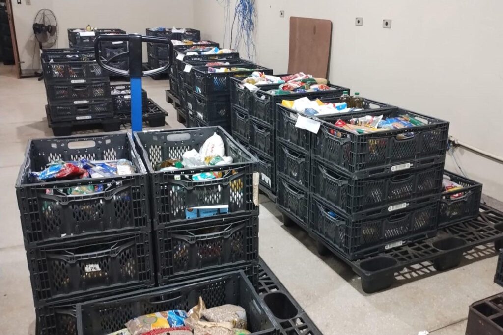 Bloco Califórnia arrecada cerca de 3 toneladas de alimentos para o Fundo Social de Ribeirão Preto