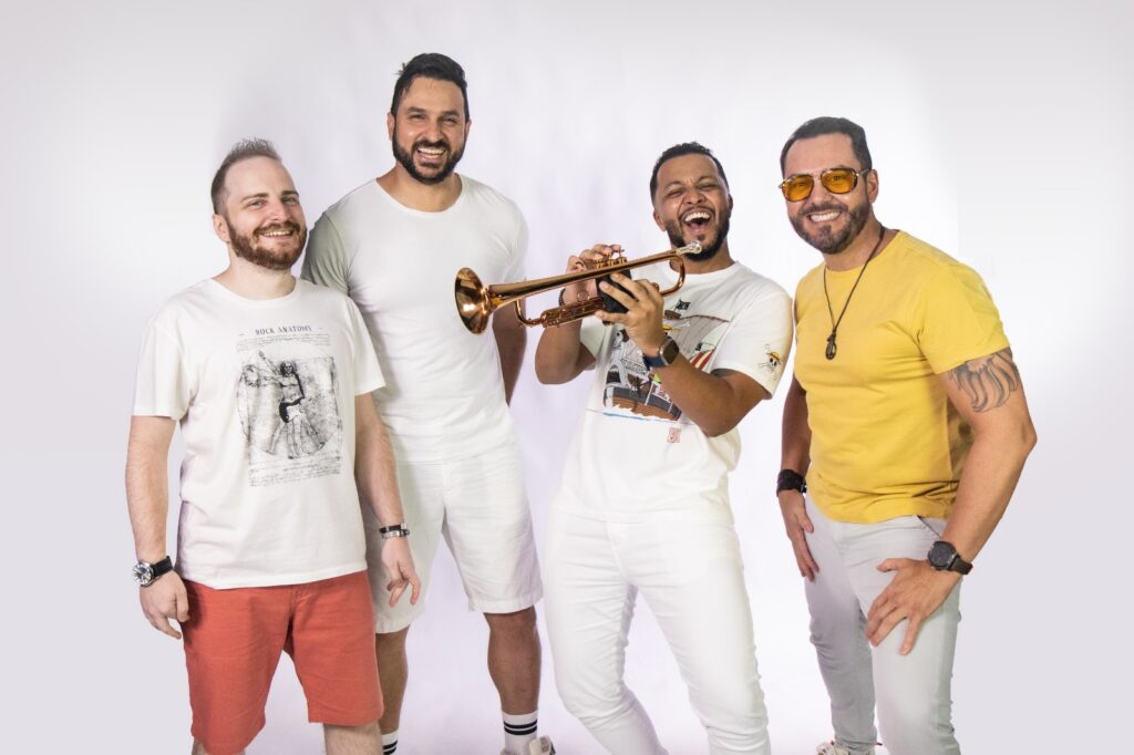 Comandada por Evin Santos, banda Living faz turnê especial de Carnaval com shows em SP, MG e PR