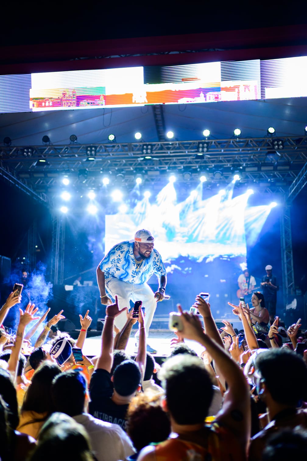 Mais um ano épico em Diamantina: Djonga arrasta multidão no maior bloco da cidade