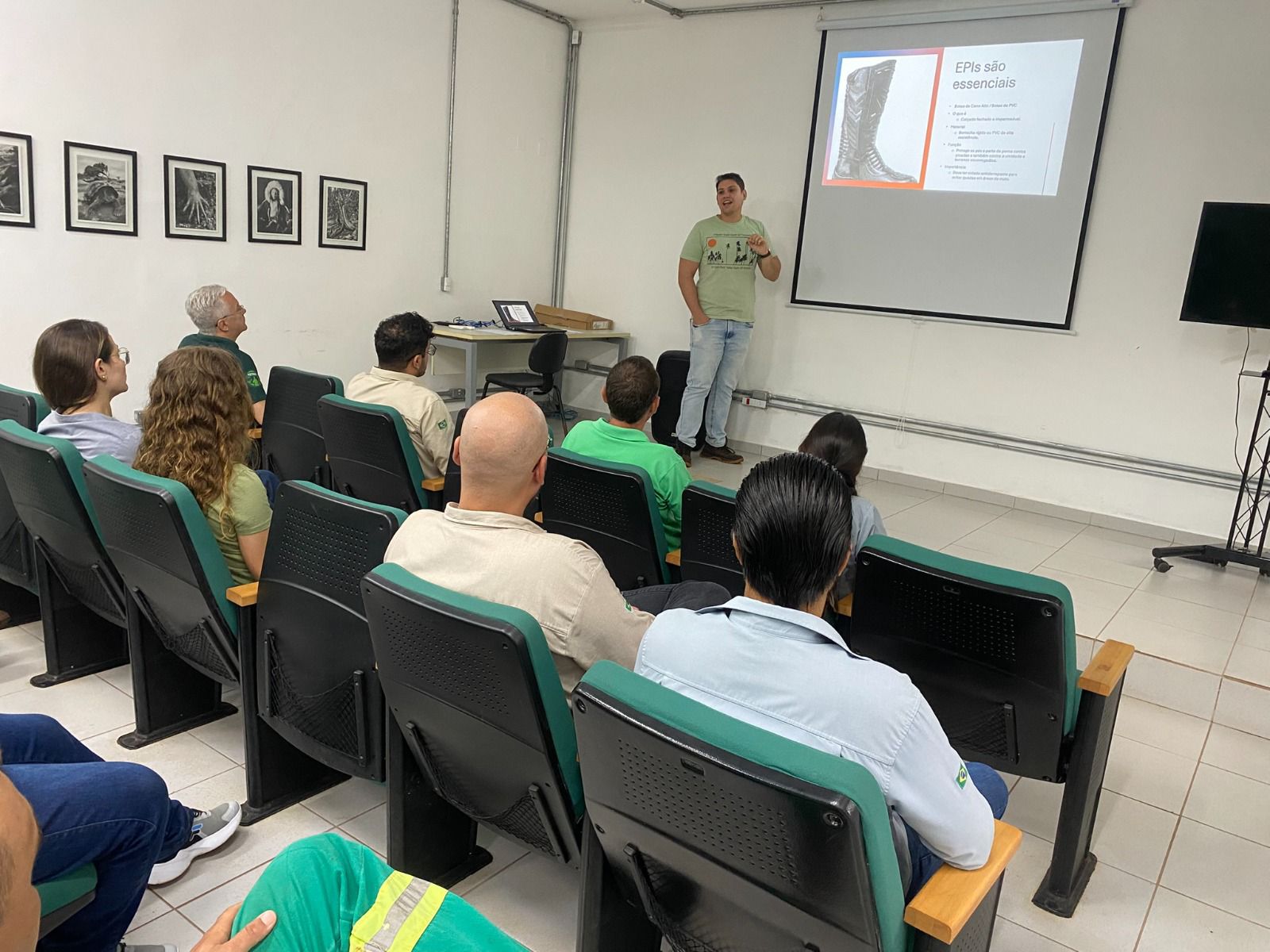 Colaboradores da Estre participam de treinamento sobre animais peçonhentos no Bosque Zoológico de Ribeirão Preto