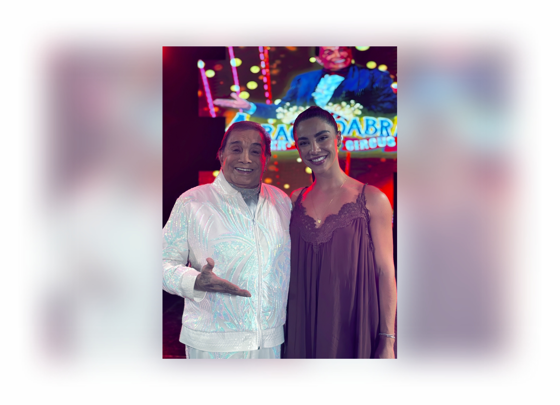 Gabriela Versiani prestigia espetáculo “Abracadabra” em Goiânia